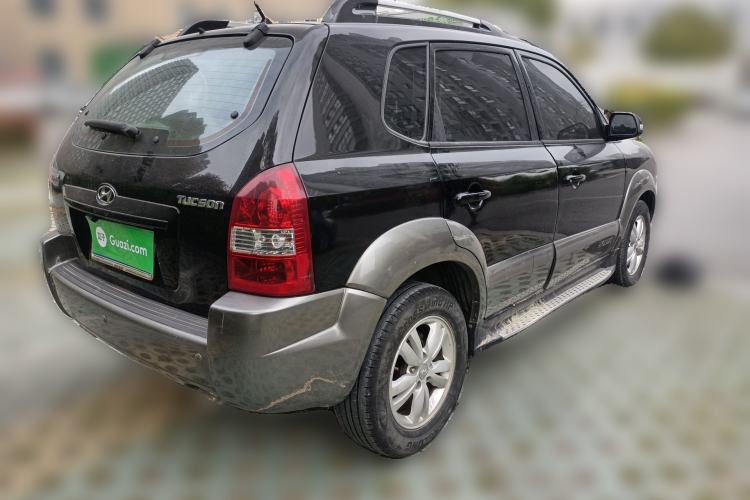 Used Hyundai Tucson 2009 2.0L Manual Two-Wheel Drive Fashion Edition Rear Right 45 Deg