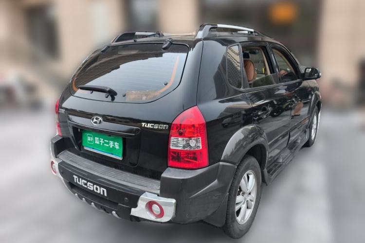 Used Hyundai Tucson 2009 2.0L Manual Two-Wheel Drive Fashion Edition Rear Right 45 Deg