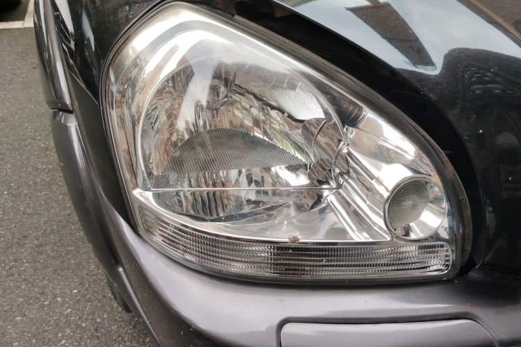 Used Hyundai Tucson 2009 2.0L Automatic Two-Wheel Drive with Sunroof Right Front Headlight
