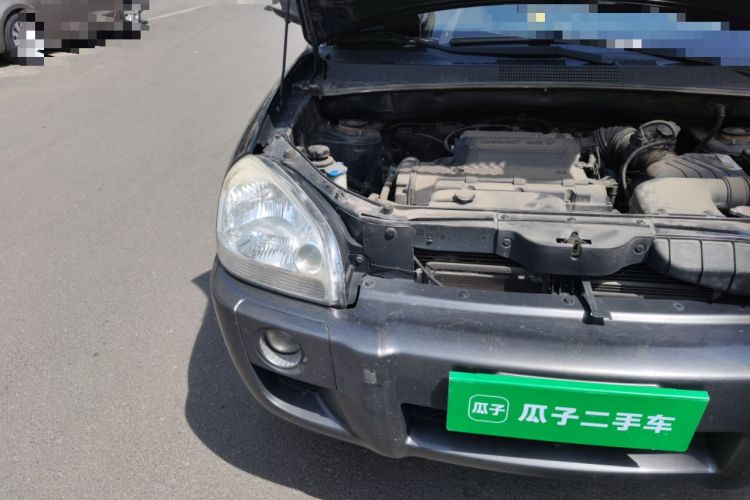 Used Hyundai Tucson 2009 2.0L Automatic Two-Wheel Drive with Sunroof Right Front Headlight