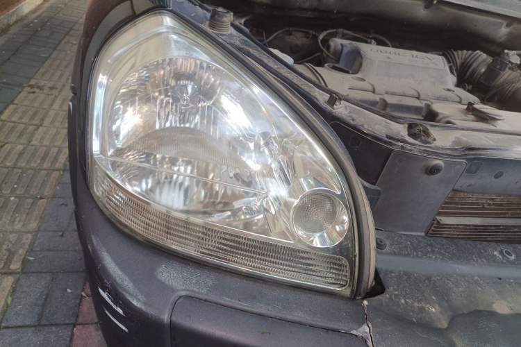 Used Hyundai Tucson 2009 2.0L Automatic Two-Wheel Drive with Sunroof Right Front Headlight