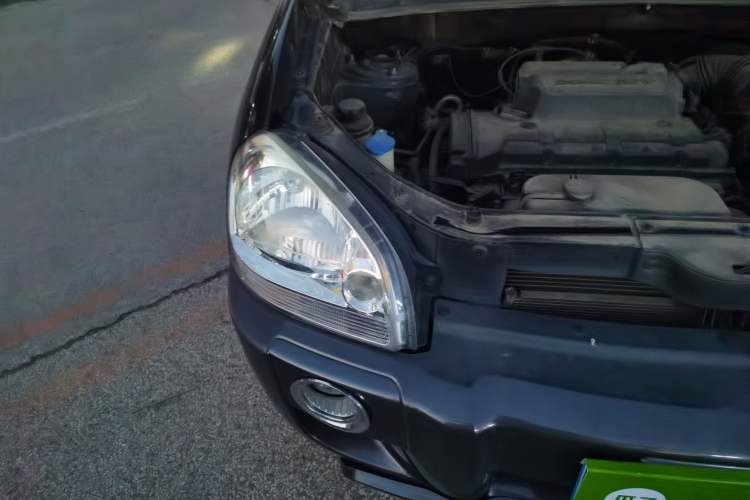 Used Hyundai Tucson 2009 2.0L Automatic Two-Wheel Drive with Sunroof Right Front Headlight