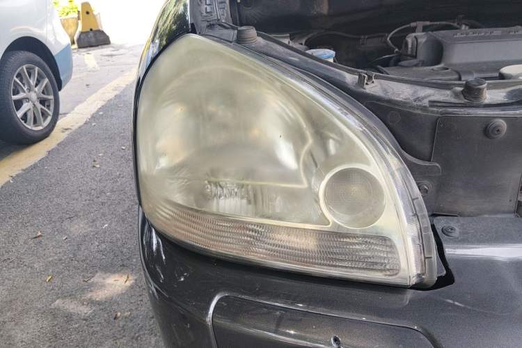 Used Hyundai Tucson 2009 2.0L Automatic Two-Wheel Drive with Sunroof Right Front Headlight