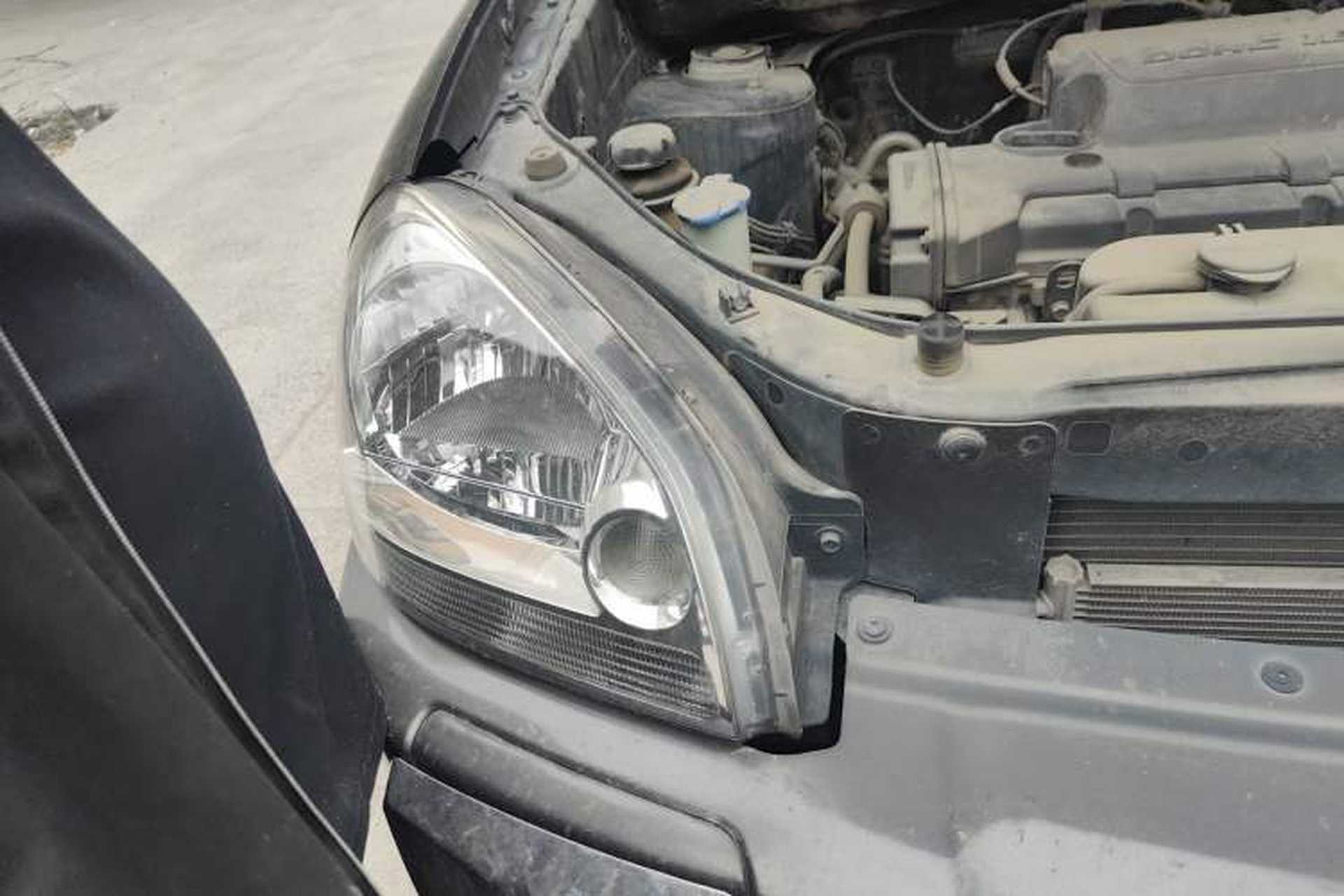 Used Hyundai Tucson 2009 2.0L Automatic Two-Wheel Drive with Sunroof Right Front Headlight
