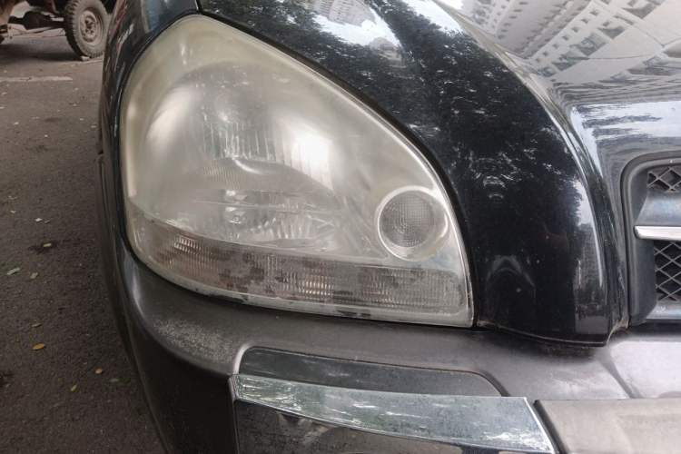 Used Hyundai Tucson 2009 2.0L Automatic Two-Wheel Drive with Sunroof Right Front Headlight