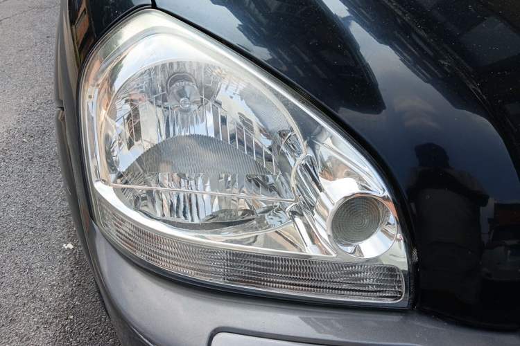 Used Hyundai Tucson 2009 2.0L Manual Two-Wheel Drive Fashion Edition Right Front Headlight