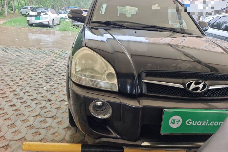 Used Hyundai Tucson 2009 2.0L Automatic Two-Wheel Drive with Sunroof Right Front Headlight