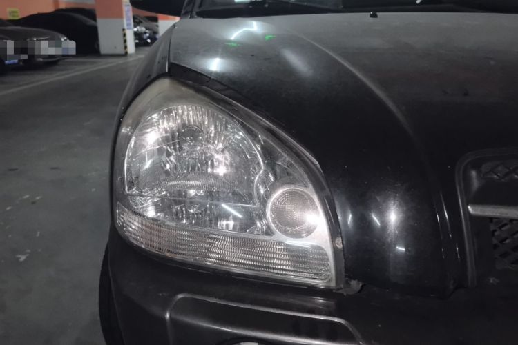 Used Hyundai Tucson 2009 2.0L Automatic Two-Wheel Drive with Sunroof Right Front Headlight