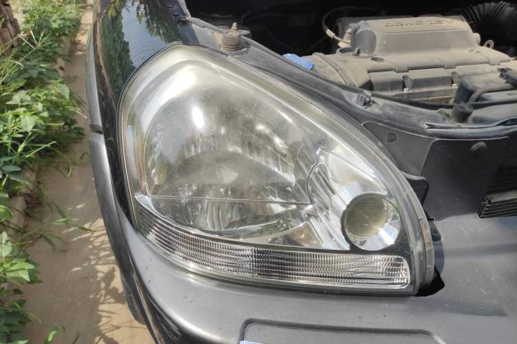 Used Hyundai Tucson 2009 2.0L Automatic Two-Wheel Drive with Sunroof Right Front Headlight