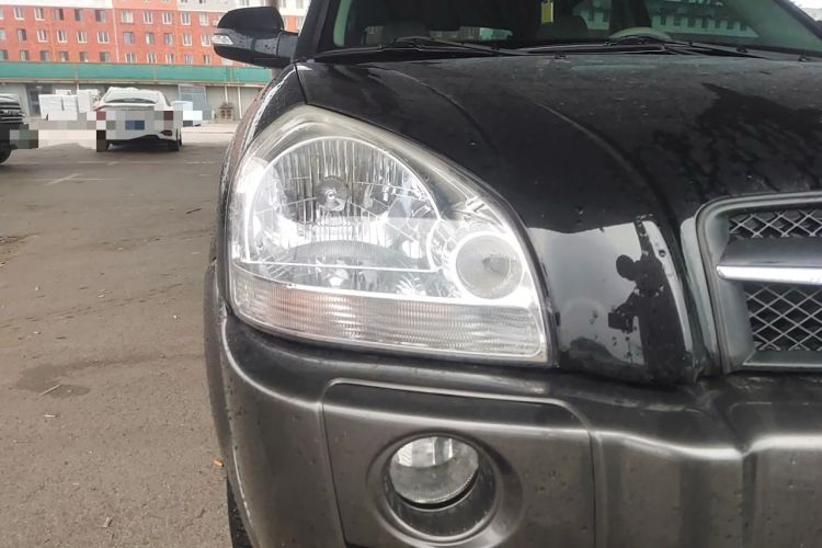 Used Hyundai Tucson 2009 2.0L Automatic Two-Wheel Drive with Sunroof Right Front Headlight