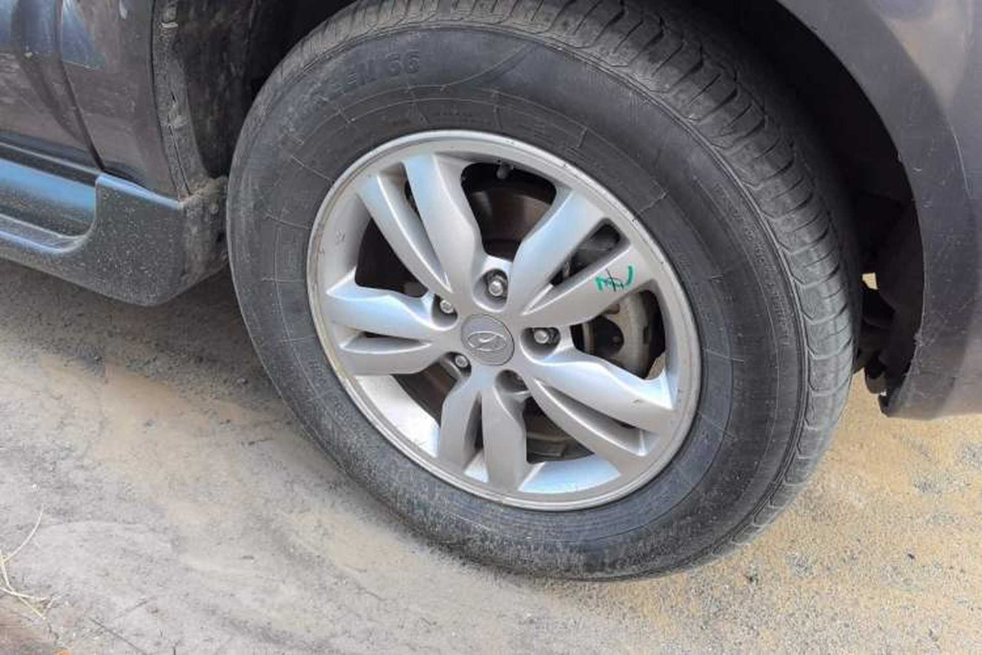 Used Hyundai Tucson 2009 2.0L Manual Two-Wheel Drive Fashion Edition Right Front Wheel Hub