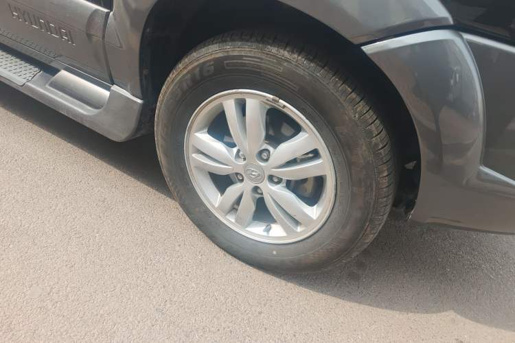 Used Hyundai Tucson 2009 2.0L Manual Two-Wheel Drive Fashion Edition Right Front Wheel Hub