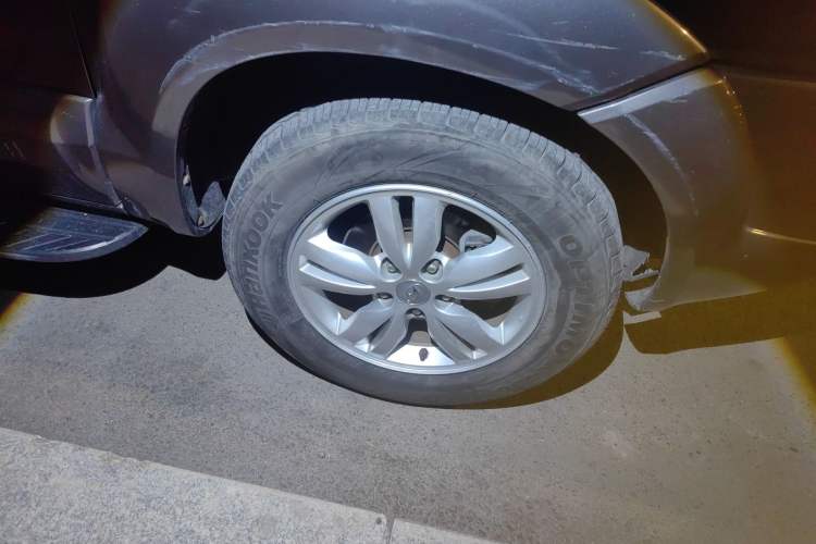 Used Hyundai Tucson 2009 2.0L Automatic Two-Wheel Drive with Sunroof Right Front Wheel Hub