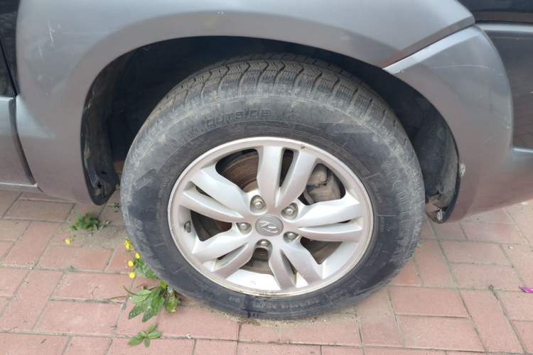 Used Hyundai Tucson 2009 2.0L Manual Two-Wheel Drive Fashion Edition Right Front Wheel Hub