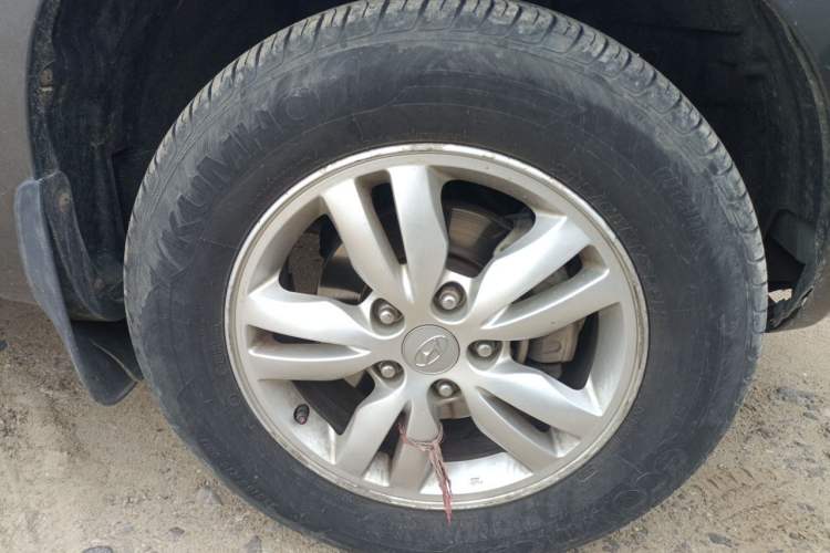 Used Hyundai Tucson 2009 2.0L Manual Two-Wheel Drive Fashion Edition Right Front Wheel Hub
