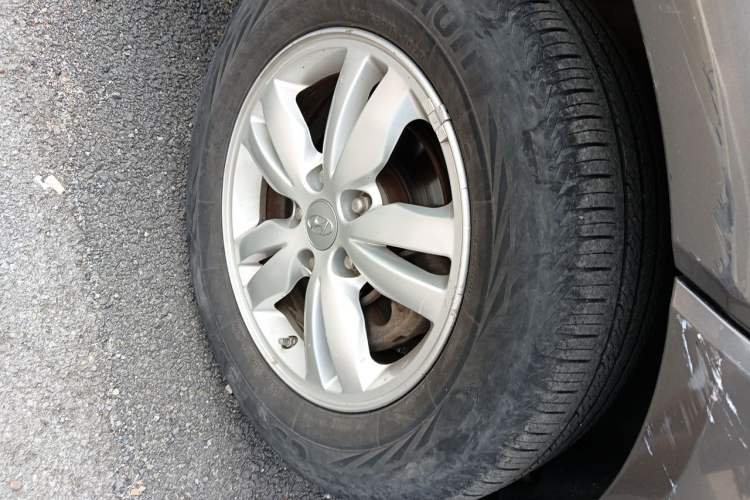 Used Hyundai Tucson 2009 2.0L Manual Two-Wheel Drive Fashion Edition Right Front Wheel Hub