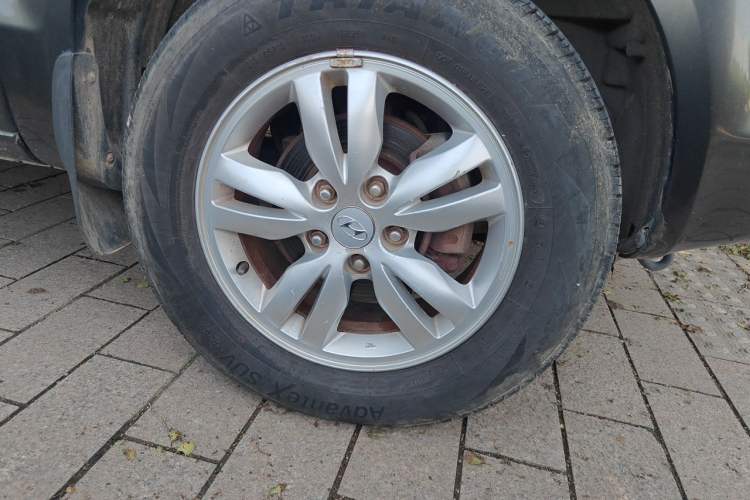 Used Hyundai Tucson 2009 2.0L Manual Two-Wheel Drive Fashion Edition Right Front Wheel Hub