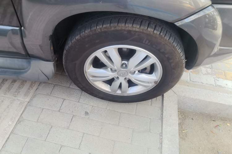 Used Hyundai Tucson 2009 2.0L Manual Two-Wheel Drive Fashion Edition Right Front Wheel Hub