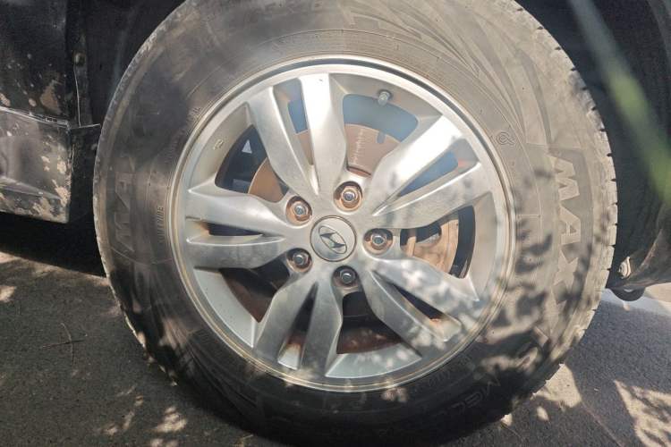 Used Hyundai Tucson 2009 2.0L Manual Two-Wheel Drive Fashion Edition Right Front Wheel Hub