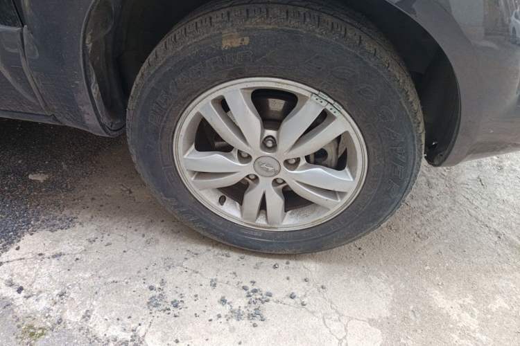 Used Hyundai Tucson 2009 2.0L Manual Two-Wheel Drive Fashion Edition Right Front Wheel Hub