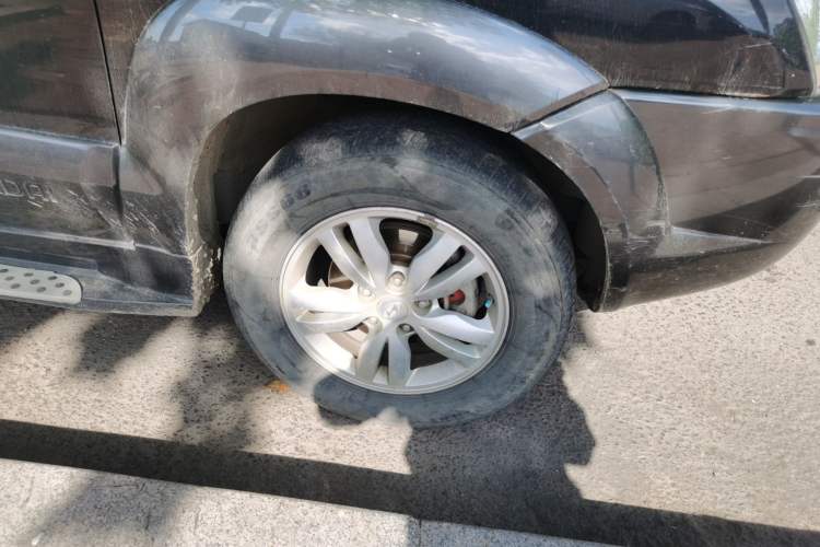 Used Hyundai Tucson 2009 2.0L Manual Two-Wheel Drive Fashion Edition Right Front Wheel Hub
