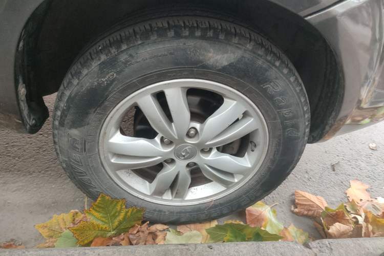Used Hyundai Tucson 2009 2.0L Manual Two-Wheel Drive Fashion Edition Right Front Wheel Hub