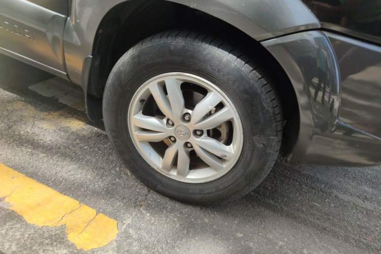 Used Hyundai Tucson 2009 2.0L Manual Two-Wheel Drive Fashion Edition Right Front Wheel Hub