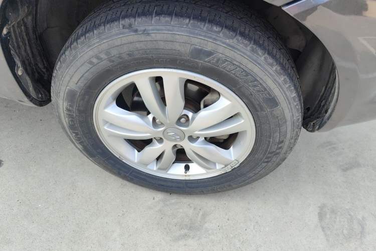 Used Hyundai Tucson 2009 2.0L Manual Two-Wheel Drive Fashion Edition Right Front Wheel Hub