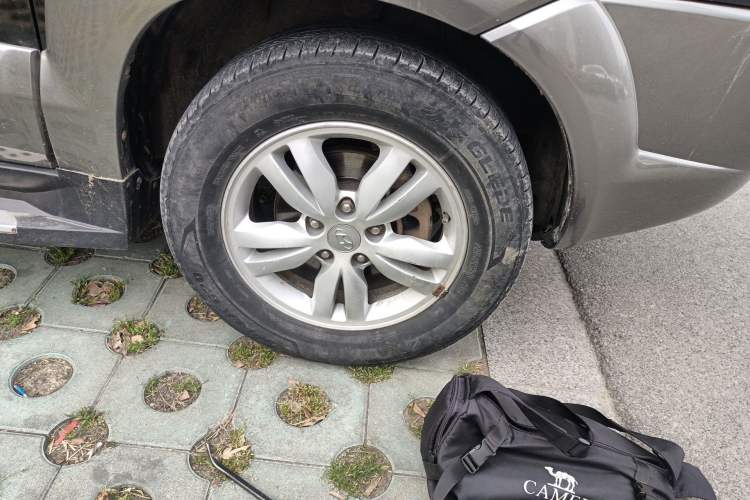 Used Hyundai Tucson 2009 2.0L Manual Two-Wheel Drive Fashion Edition Right Front Wheel Hub