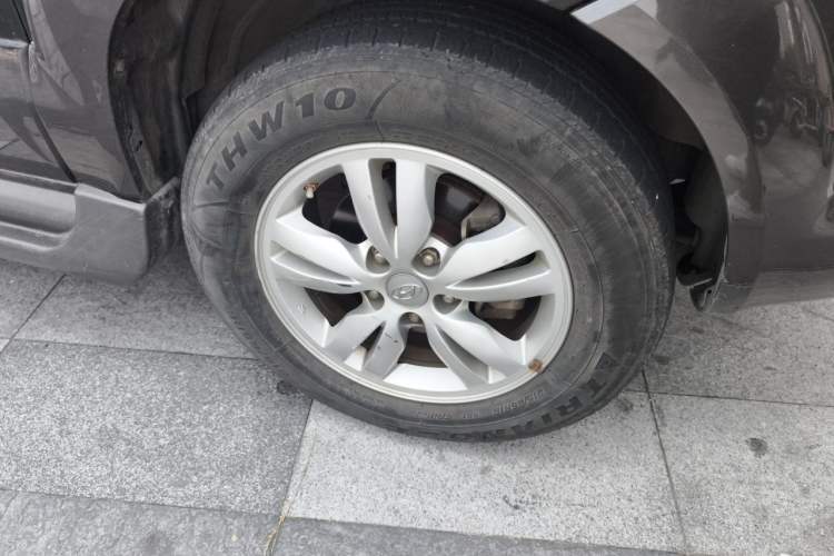 Used Hyundai Tucson 2009 2.0L Manual Two-Wheel Drive Fashion Edition Right Front Wheel Hub