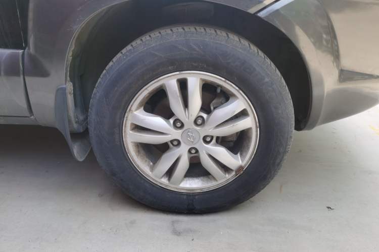 Used Hyundai Tucson 2009 2.0L Manual Two-Wheel Drive Fashion Edition Right Front Wheel Hub