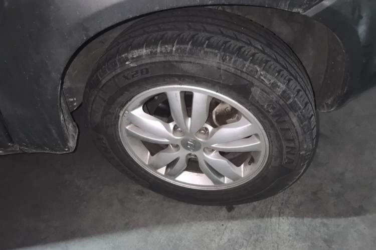 Used Hyundai Tucson 2009 2.0L Automatic Two-Wheel Drive with Sunroof Right Front Wheel Hub