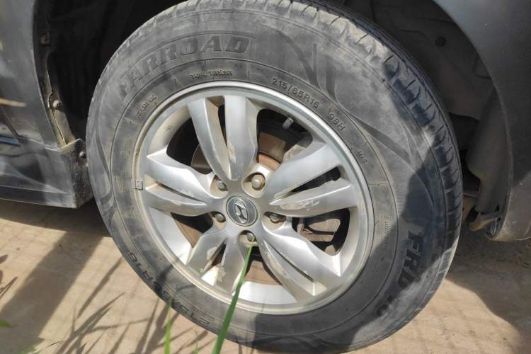 Used Hyundai Tucson 2009 2.0L Automatic Two-Wheel Drive with Sunroof Right Front Wheel Hub