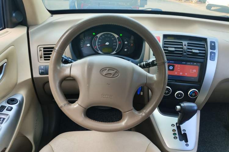 Used Hyundai Tucson 2009 2.0L Automatic Two-Wheel Drive with Sunroof Steering Wheel
