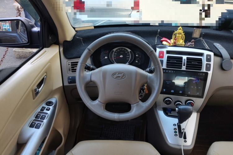 Used Hyundai Tucson 2009 2.0L Automatic Two-Wheel Drive with Sunroof Steering Wheel