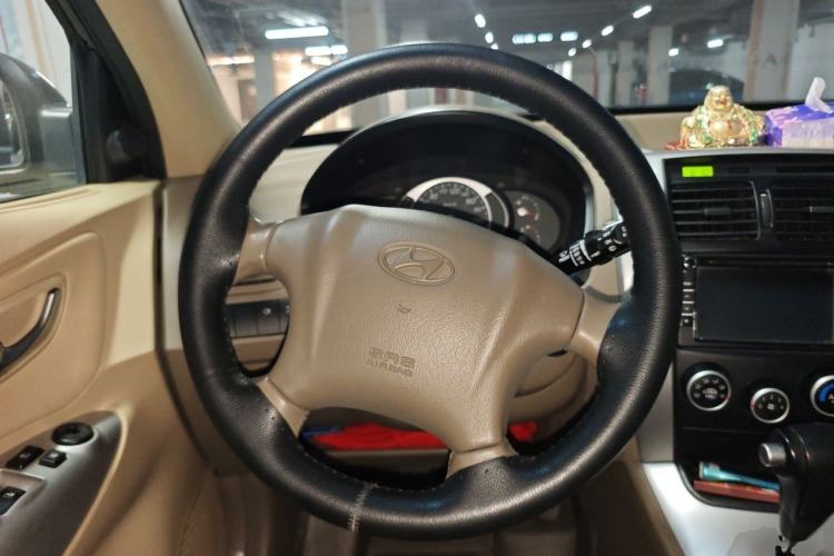 Used Hyundai Tucson 2009 2.0L Automatic Two-Wheel Drive with Sunroof Steering Wheel