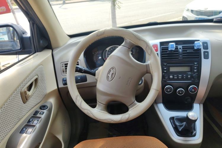 Used Hyundai Tucson 2009 2.0L Manual Two-Wheel Drive Fashion Edition Steering Wheel