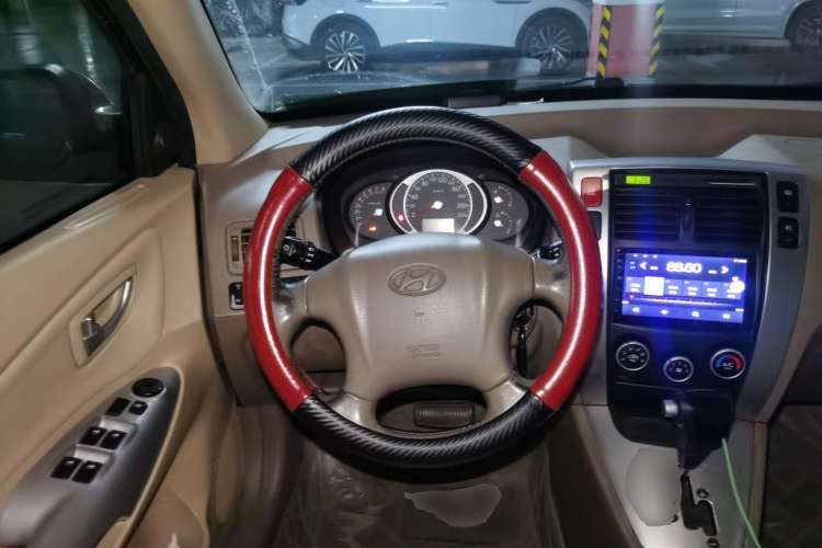 Used Hyundai Tucson 2009 2.0L Automatic Two-Wheel Drive with Sunroof Steering Wheel