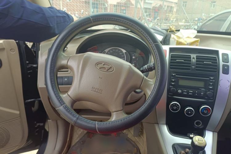 Used Hyundai Tucson 2009 2.0L Manual Two-Wheel Drive Fashion Edition Steering Wheel