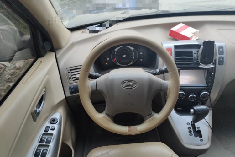 Used Hyundai Tucson 2009 2.0L Automatic Two-Wheel Drive with Sunroof Steering Wheel