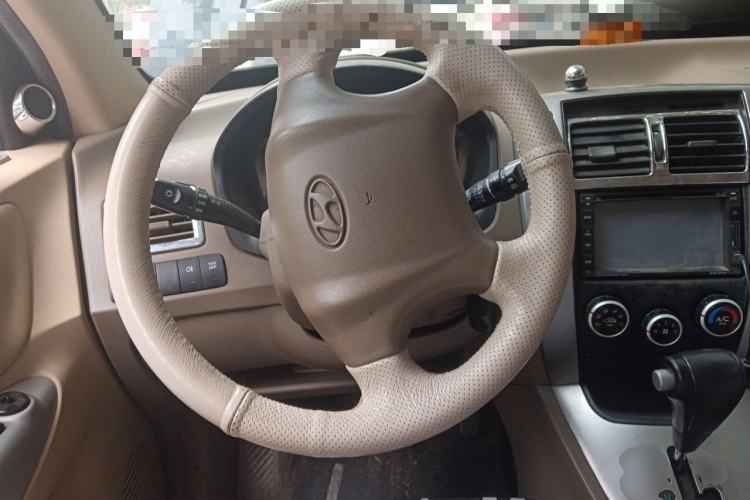 Used Hyundai Tucson 2009 2.0L Automatic Two-Wheel Drive with Sunroof Steering Wheel