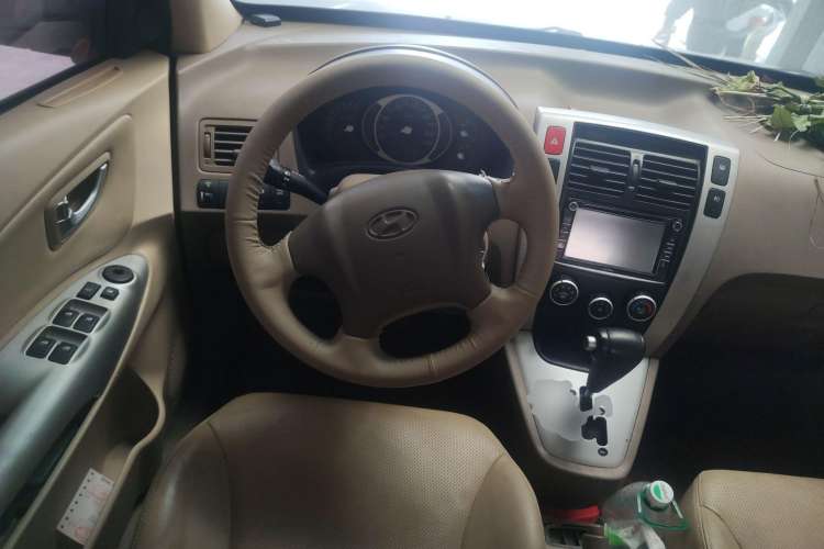 Used Hyundai Tucson 2009 2.0L Automatic Two-Wheel Drive with Sunroof Steering Wheel