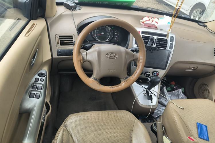 Used Hyundai Tucson 2009 2.0L Automatic Two-Wheel Drive with Sunroof Steering Wheel