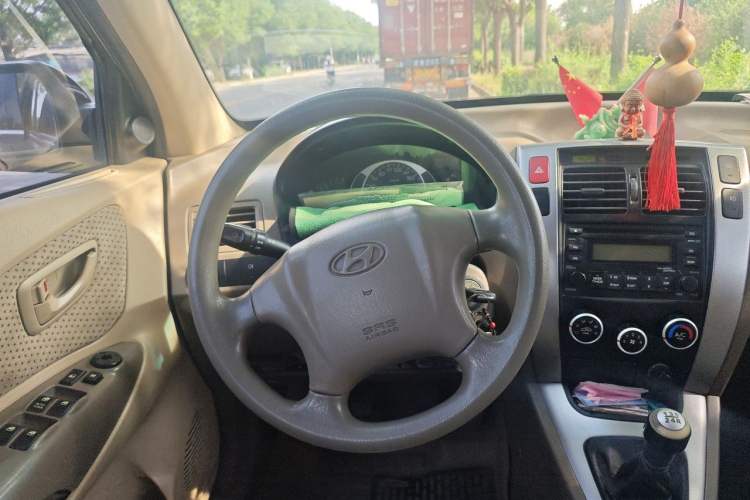 Used Hyundai Tucson 2009 2.0L Manual Two-Wheel Drive Fashion Edition Steering Wheel
