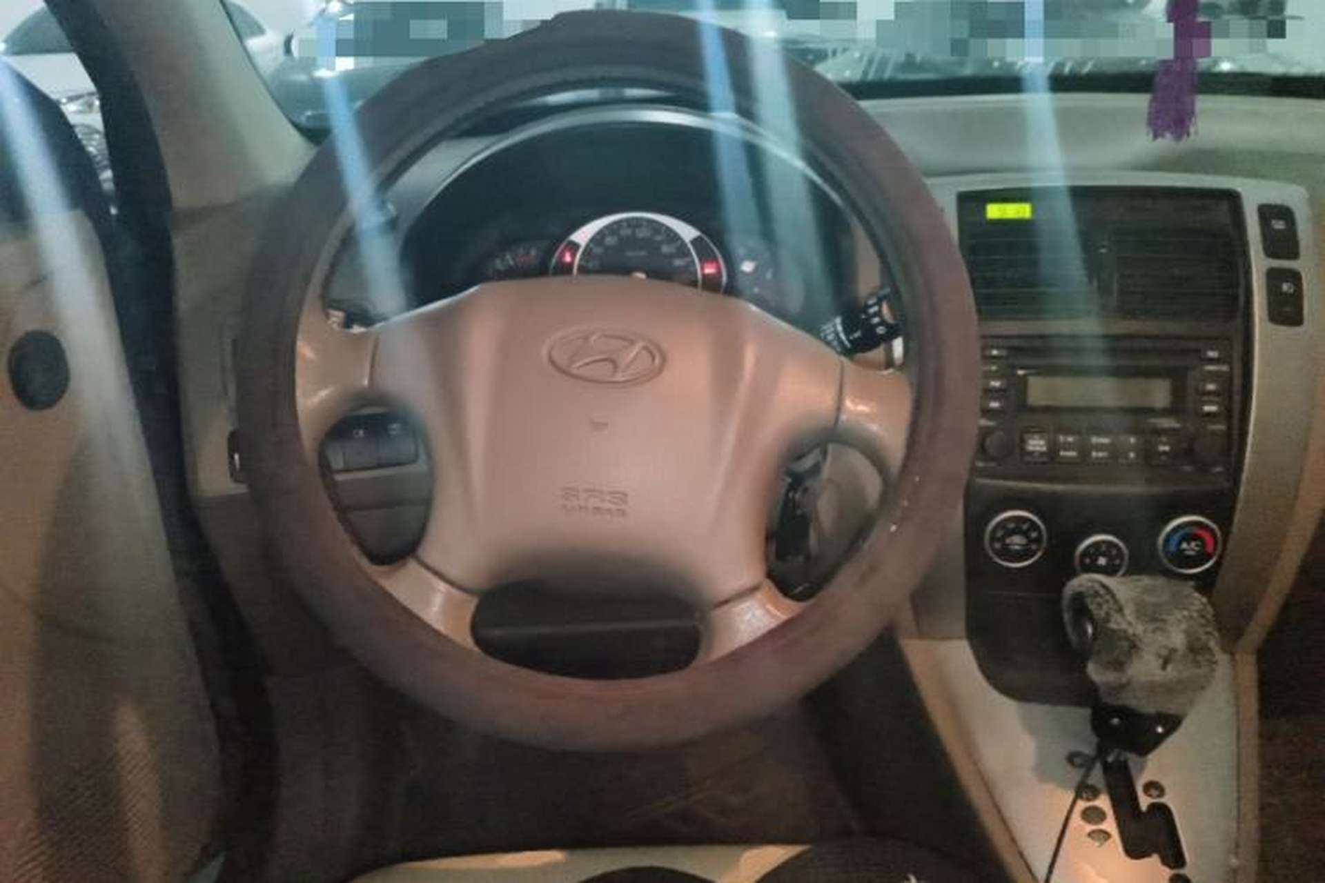 Used Hyundai Tucson 2009 2.0L Automatic Two-Wheel Drive with Sunroof Steering Wheel