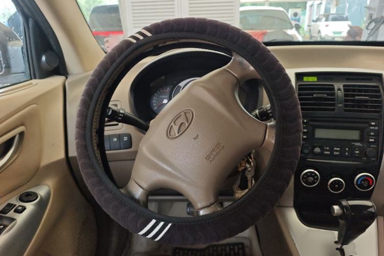 Used Hyundai Tucson 2009 2.0L Automatic Two-Wheel Drive with Sunroof Steering Wheel