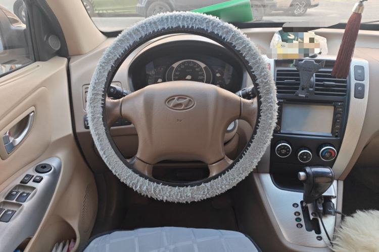Used Hyundai Tucson 2009 2.0L Automatic Two-Wheel Drive with Sunroof Steering Wheel