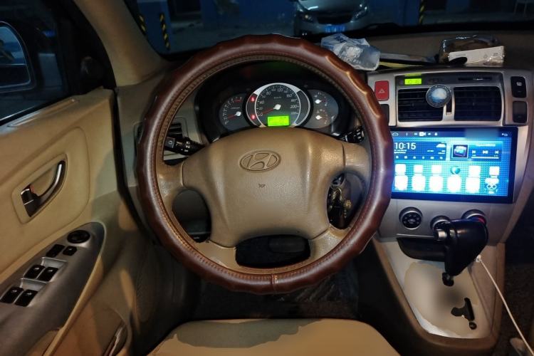 Used Hyundai Tucson 2009 2.0L Automatic Two-Wheel Drive with Sunroof Steering Wheel