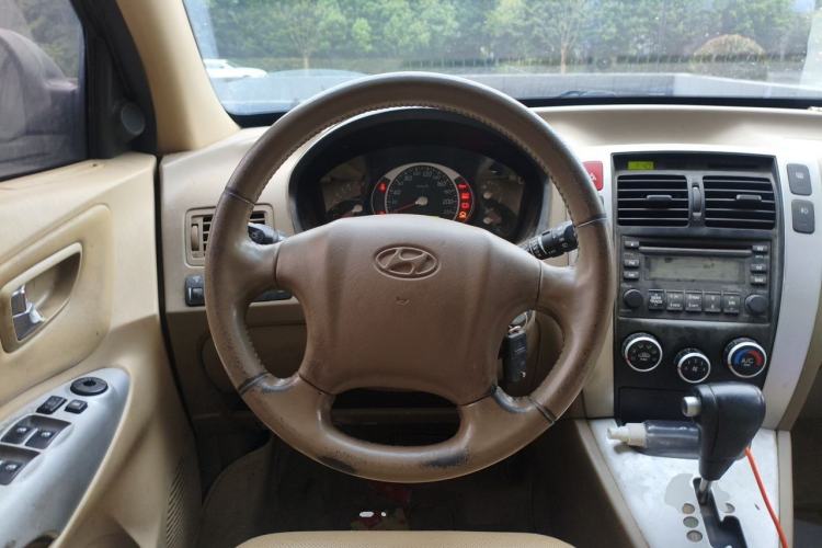 Used Hyundai Tucson 2009 2.0L Automatic Two-Wheel Drive with Sunroof Steering Wheel