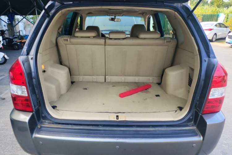 Used Hyundai Tucson 2009 2.0L Automatic Two-Wheel Drive with Sunroof Trunk
